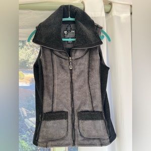 Kuhl “Dani Sherpa” Vest - women’s medium. Excellent condition 🩶🖤